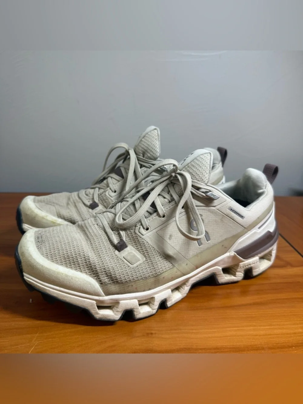 On Running Cloudwander Waterproof Hiking Sneaker Shoe Running Ivory Sand‎ W9.5